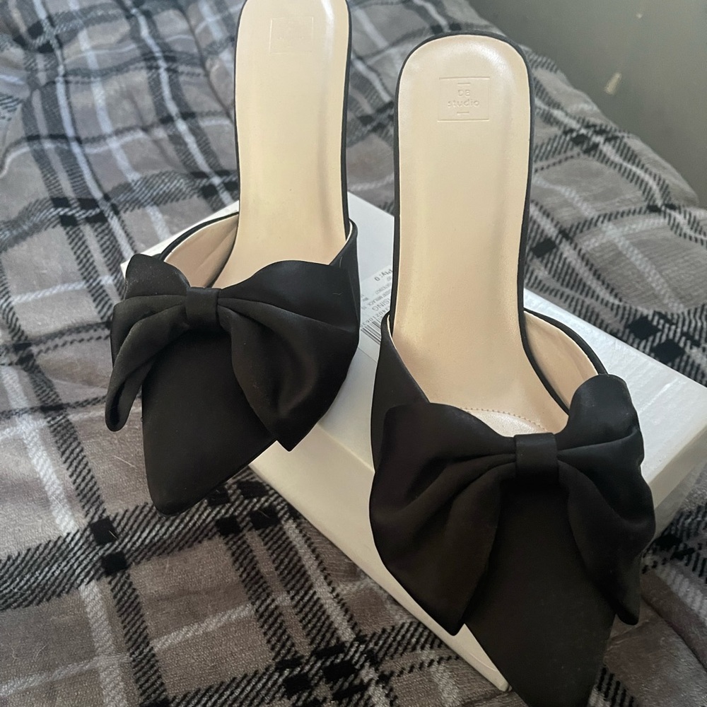 Big Bow Satin Mule 3.5” heel.  Sz 10 Black